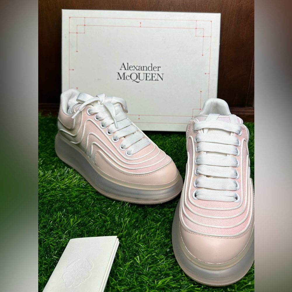 Alexander McQueen waves knit sneaker 37